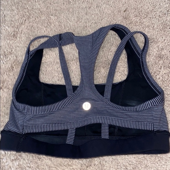 Rare Lululemon sports bra size 4 - Picture 2 of 2